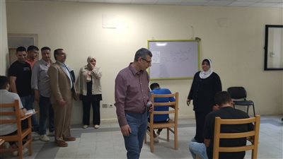 مدير مستشفى الأحرار التعليمي يتابع امتحانات التمريض بالشرقية 