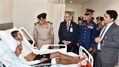 الأكاديمية العسكرية تنظم زيارة لعدد من طلبة الكلية الحربية لمستشفى أهل مصر لعلاج الحروق