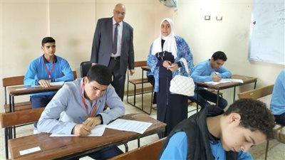 مدير عام فرع التأمين الصحي بمحافظة الشرقية يتابع امتحانات تمريض المبرة بالزقازيق