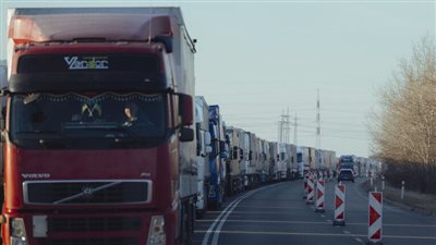  سائقو الشاحنات ينظمون احتجاجا كبيرا في أوكرانيا لهذا السبب 