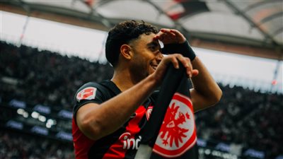 مرموش يقود فرانكفورت للتعادل مع لايبزيج والتأهل رسميا للدوري الأوروبي