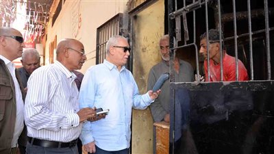 محافظ الأقصر يوجه باتخاذ الإجراءات القانونية ضد صاحب مخبز تلاعب بالوزن