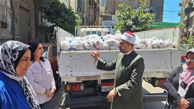 الأوقاف توزع 56 طن سلع غذائية من صكوك الإطعام في 11 محافظة