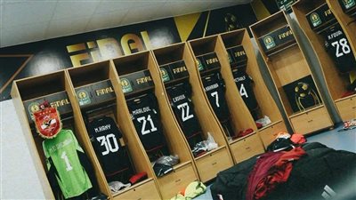 شاهد غرفة ملابس الأهلي بملعب رادس قبل مواجهة الترجي 