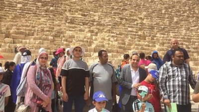 رحلة لـ 50 طفلا من ذوي الهمم في المنطقة الأثرية بالهرم (صور)