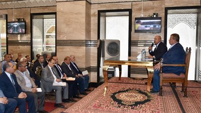 وزير النقل يطمئن على انتظام جداول تشغيل القطارات (صور)