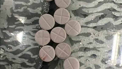 ضبط راكب حاول تهريب 155 كبسولة مخدرة بمطار الغردقة 