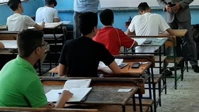 رصد 6 حالات غش بالمحمول في امتحان اللغة العربية للشهادة الإعدادية بالجيزة