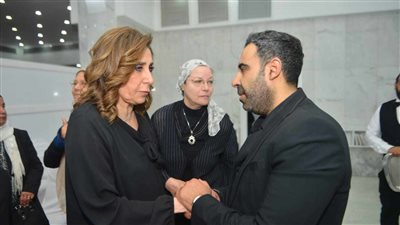 فيفي عبده ومصطفى كامل يقدمان واجب العزاء في زوجة أحمد عدوية