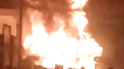 ندب المعمل الجنائي لمعاينة حريق 10 أكشاك لبيع الفاكهة بالقليوبية (صور) 