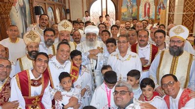 الأنبا ميخائيل يرسم 62 شماسا للخدمة في إيبارشية حلوان 