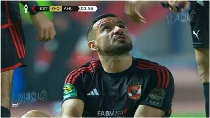 علي معلول لاعب الأهلي