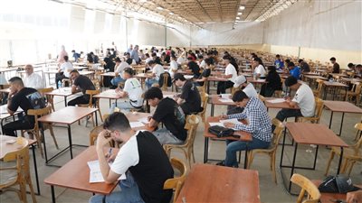 رئيس جامعة عين شمس يتفقد سير امتحانات الفصل الدراسي الثاني (صور)