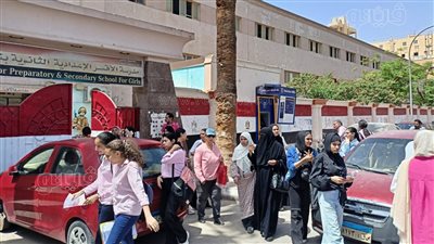 طلاب الشهادة الإعدادية بالأقصر: امتحان الجغرافيا سهل والتاريخ صعب (فيديو)