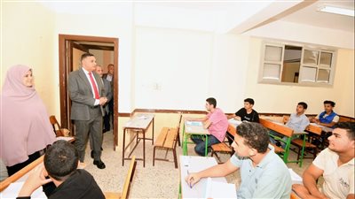 محافظ الدقهلية يتفقد سير امتحانات الشهادة الإعدادية (صور)