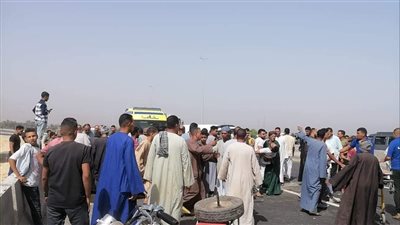 إصابة 9 أشخاص بحادث تصادم سيارتين أعلى محور دارالسلام في سوهاج 