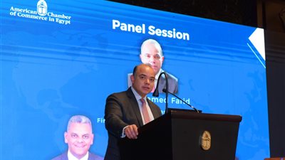 رئيس الرقابة المالية يبحث مع أعضاء غرفة التجارة الأمريكية التعاون المشترك