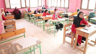 وكيل تعليم الوادي الجديد يتفقد امتحانات الإعدادية (صور)