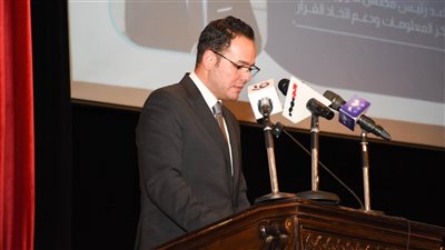 خبراء: أموال رأس الحكمة انتعاش مؤقت.. والاقتصاد لا يتحمل تعويما آخر.. وتحركات سعر الصرف تربك اقتصادات الدول