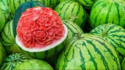 استشاري يحذر: الإفراط في تناول البطيخ يصعب نزول الوزن