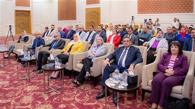 700 عامل نظافة يحصلون على كارنيهات مزاولة المهنة (صور)