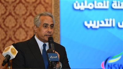 وزير العمل: عمال النظافة يحظون باهتمام القيادة السياسية