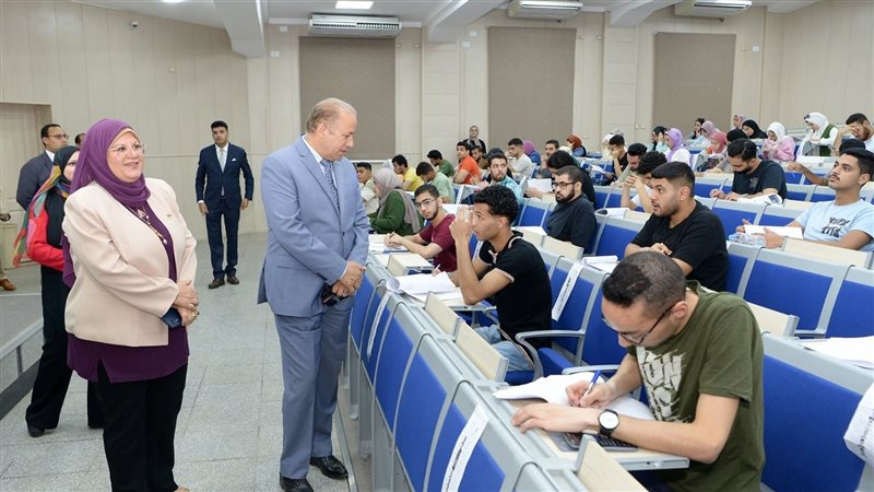 الامتحانات بجامعة