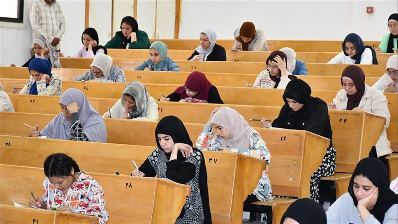 متابعة امتحانات الكليات،