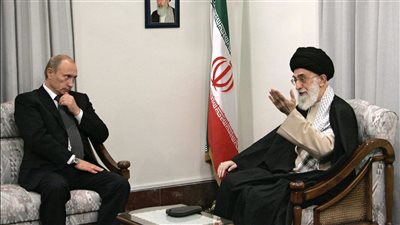 بوتين يوجه رسالة إلى خامنئي بشأن حادث طائرة الرئيس الإيراني