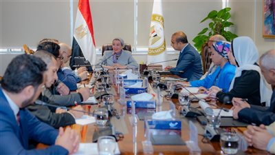 وزيرة البيئة تبحث مع شركات الأسمنت فرص الاستثمار في معالجة المخلفات