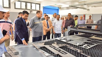 محافظ أسيوط يتفقد امتحانات العملي لطلاب الكلية المصرية الألمانية للتكنولوجيا