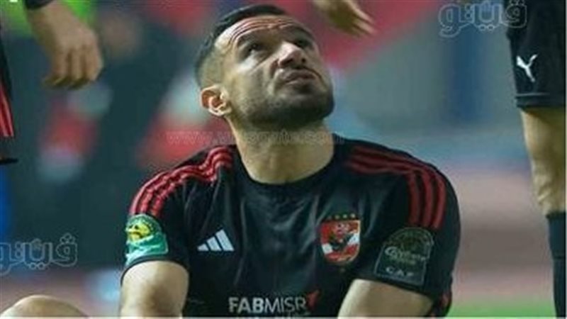 علي معلول لاعب الأهلي،
