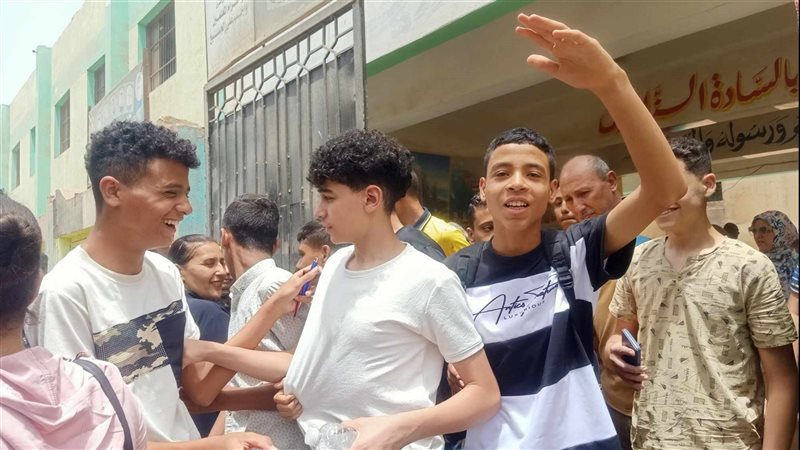 خروج طلاب الاعدادية