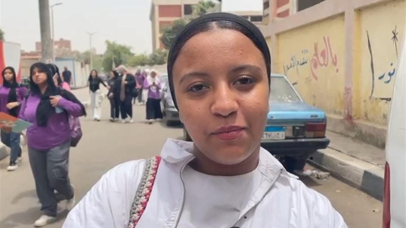 طالبة بالصف الاول
