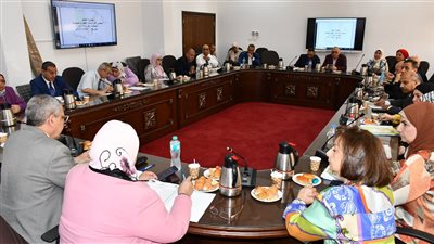 مجلس الدراسات العليا بجامعة القناة يؤكد ضرورة الالتزام بضوابط الامتحانات (صور) 