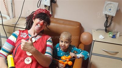 سائحة بلجيكية تدعم الأطفال مرضى السرطان بالأقصر بيوم ترفيهي (صور)