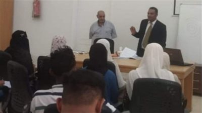 مدير عمل الأقصر يتابع أول يوم تدريبي على مهنة الطاقة الشمسية