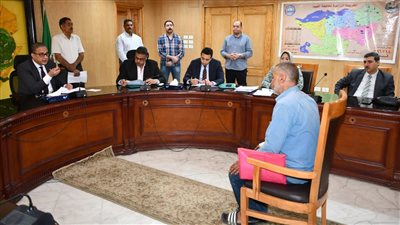 فرص عمل وعلاج على نفقة الدولة في لقاء محافظ الفيوم لخدمة المواطنين 