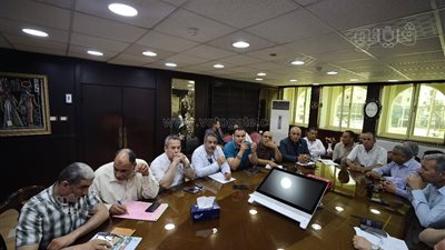 محافظ كفر الشيخ يناقش أعمال تحديد الكتل المبينة بالقرب من الأحوزة العمرانية