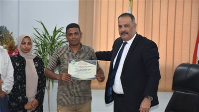 رئيس مياه الأقصر يكرم 