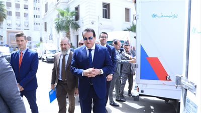 وزير الصحة يشهد تسلم 22 سيارة نفايات طبية خطرة