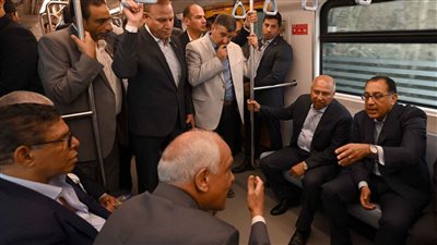 استقل القطار من جامعة القاهرة لـ التوفيقية، تفاصيل جولة مدبولي في محطات المترو الجديدة (فيديو) 