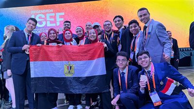 وزير التعليم يهنئ الطلاب المصريين الفائزين فى مسابقة 