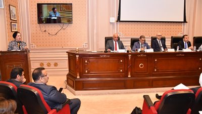 غضب برلماني ضد أوبر وكريم.. تنظيم النقل البري يفجر مفاجأة حول رخصة الشركة.. ولجنة الاتصالات تبحث عن حلول