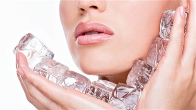  فوائد الثلج لبشرة متألقة، وطريقة استخدامه الصحيحة 