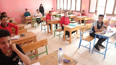 طلاب الإعدادية بالوادي الجديد يختتمون امتحانات نهاية العام 