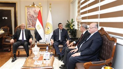 آمنة يبحث مع محافظي القاهرة والقليوبية والجيزة مشروعات الخطة الاستثمارية