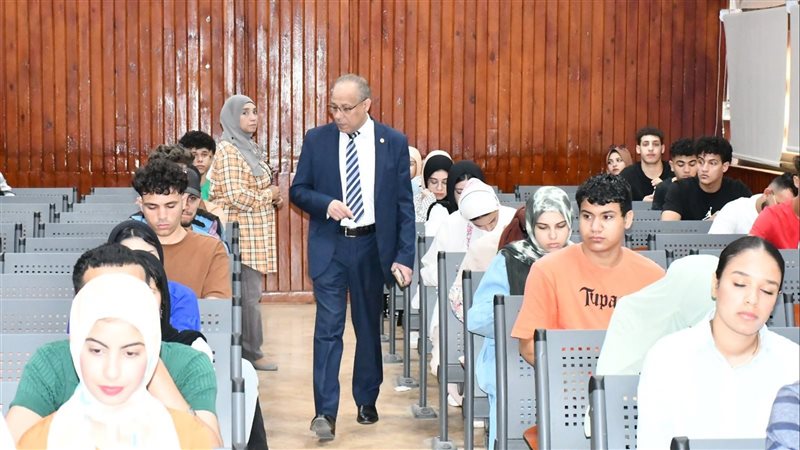 جانب من متابعة امتحانات