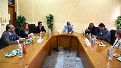 رئيس جامعة حلوان يستقبل لجنة قطاع معاهد علوم الحاسب