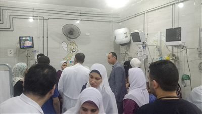 وكيل صحة البحيرة يتفقد الأطفال المصابين في حادث انقلاب سيارة بترعة أبو حمص (صور)